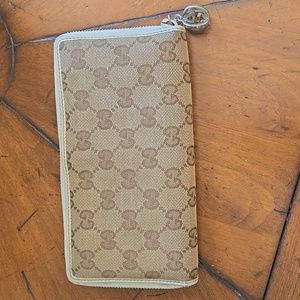 GUCCI BEIGE ZIP AROUND LONG CONTINENTAL WALLET